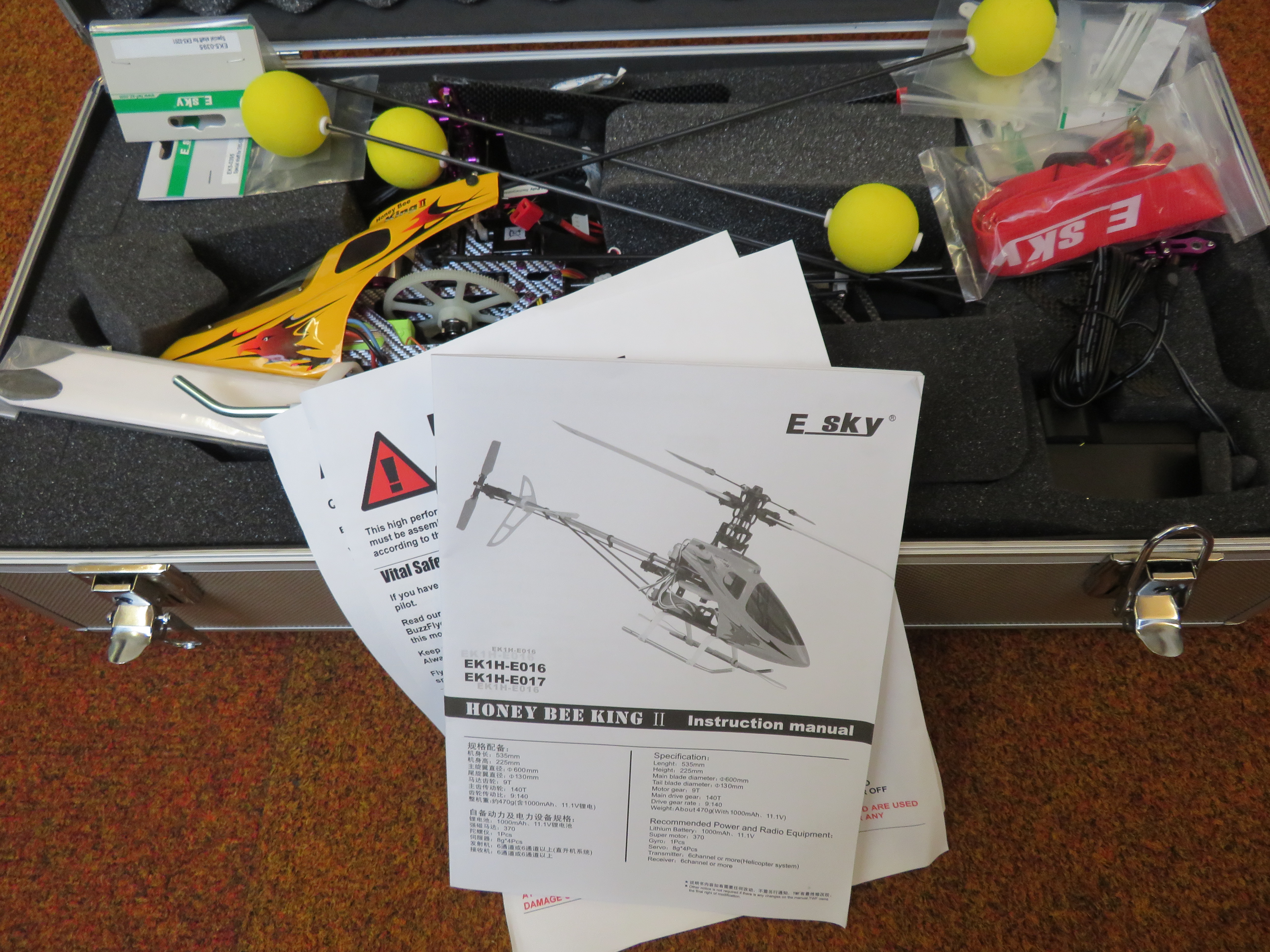 Esky Honey Be remote helicopter, many spare parts - Image 2 of 2