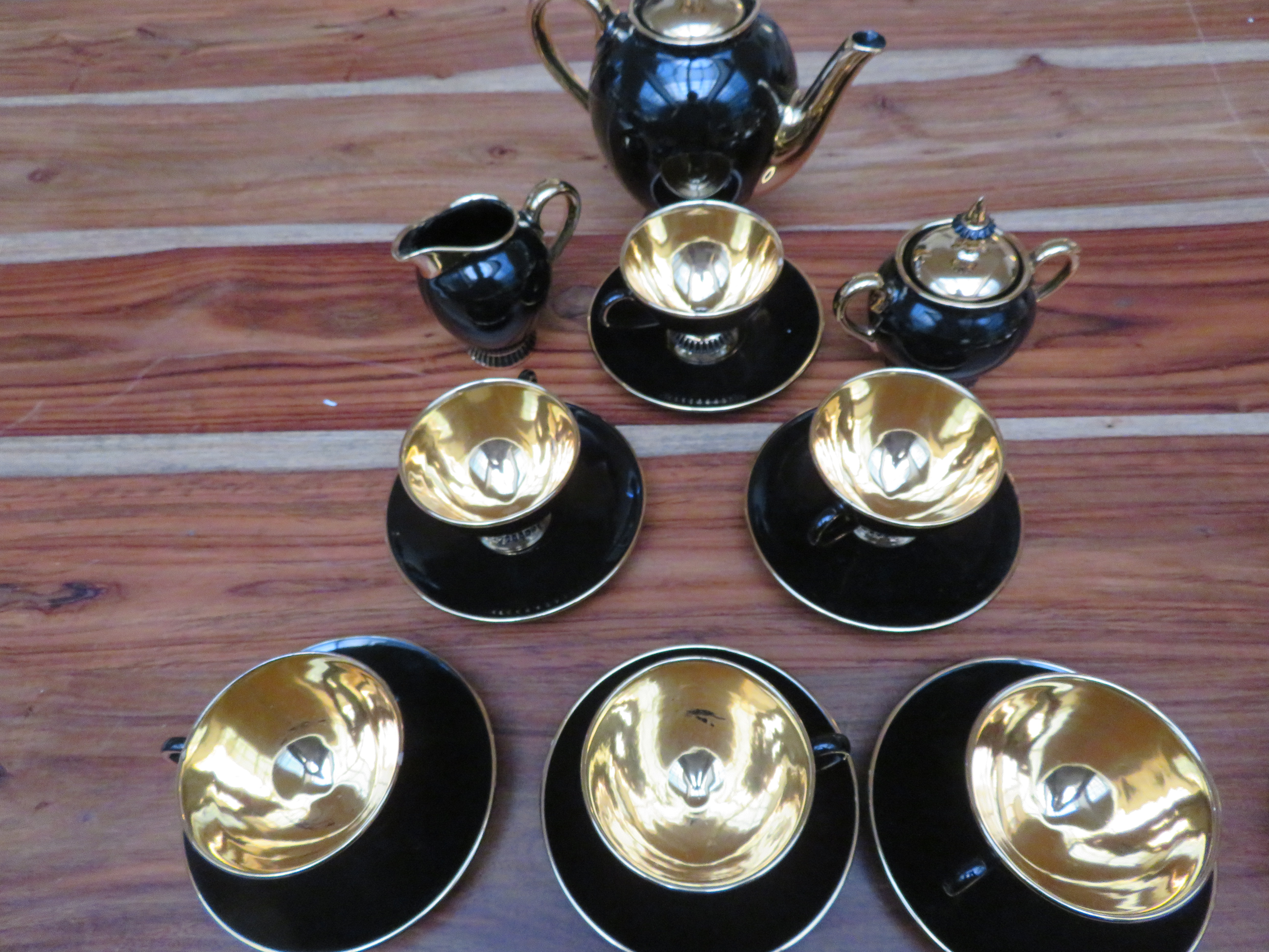 Italian tea set with 6 cups, 6 saucers, sugar bow