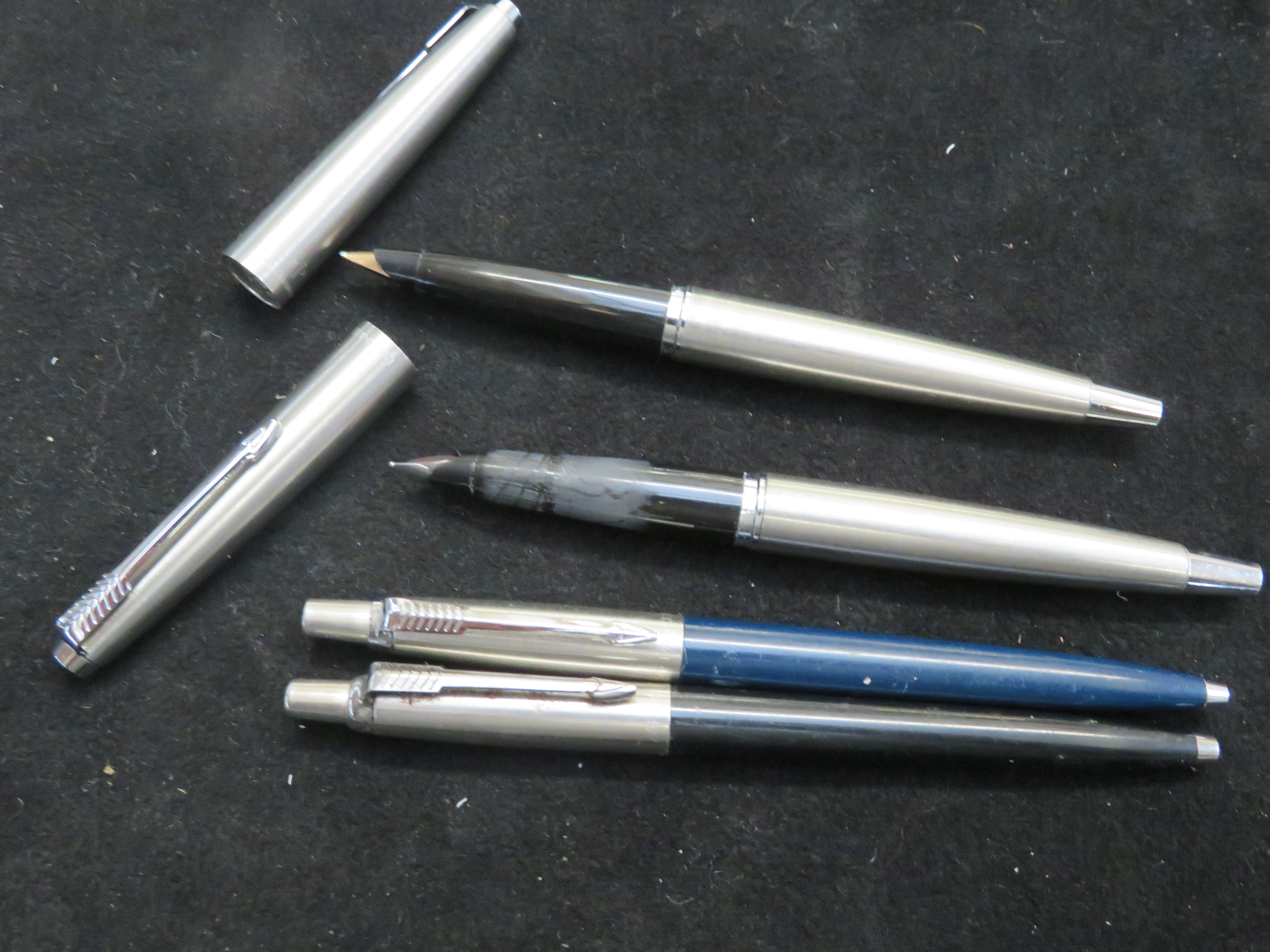 2 Parker fountain pens together with 2 parker ball