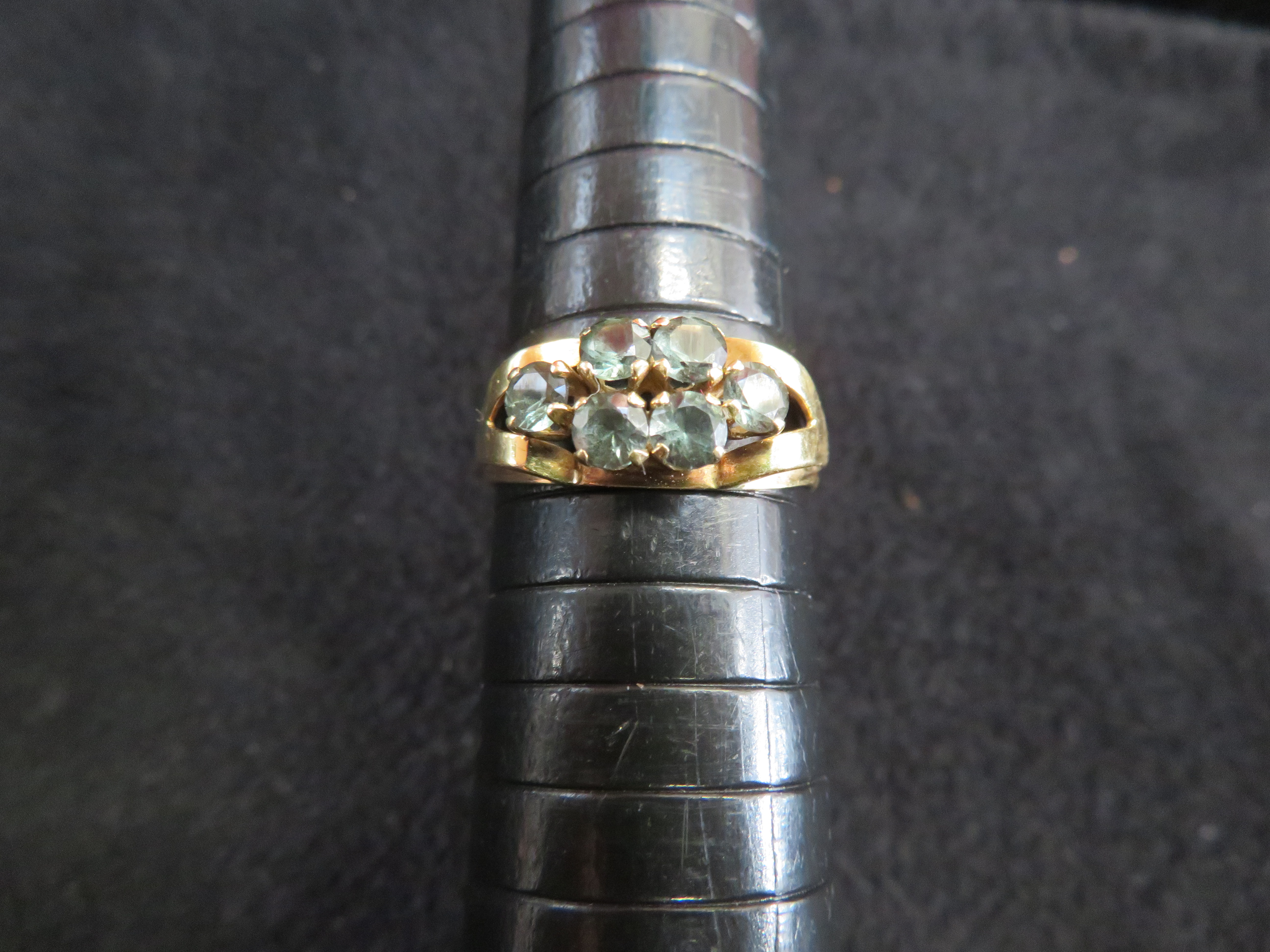 18ct Gold green stone ring Size O