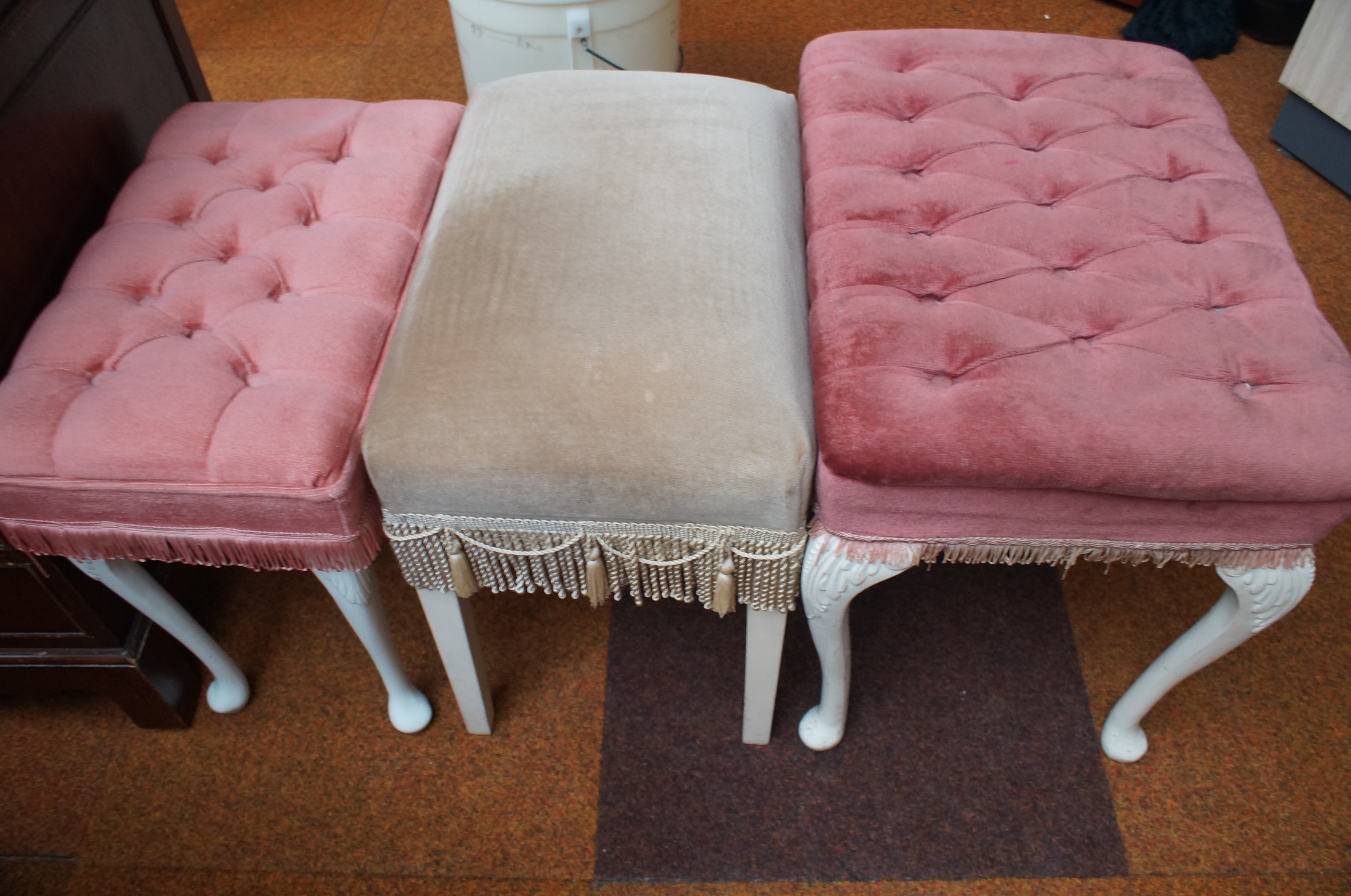 3 Dressing table stools