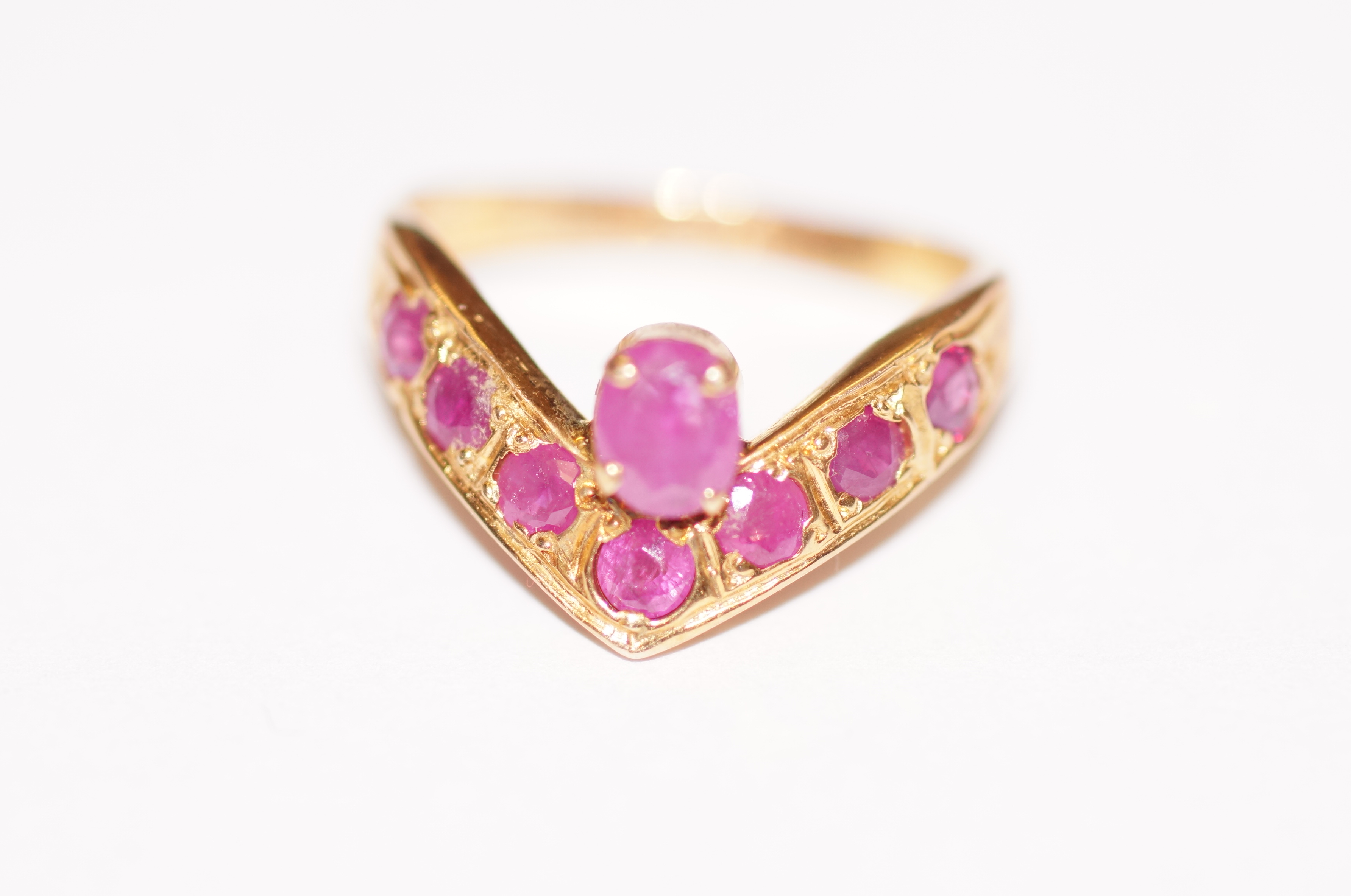 18ct gold "Wish bone" ring set with seven pink sto