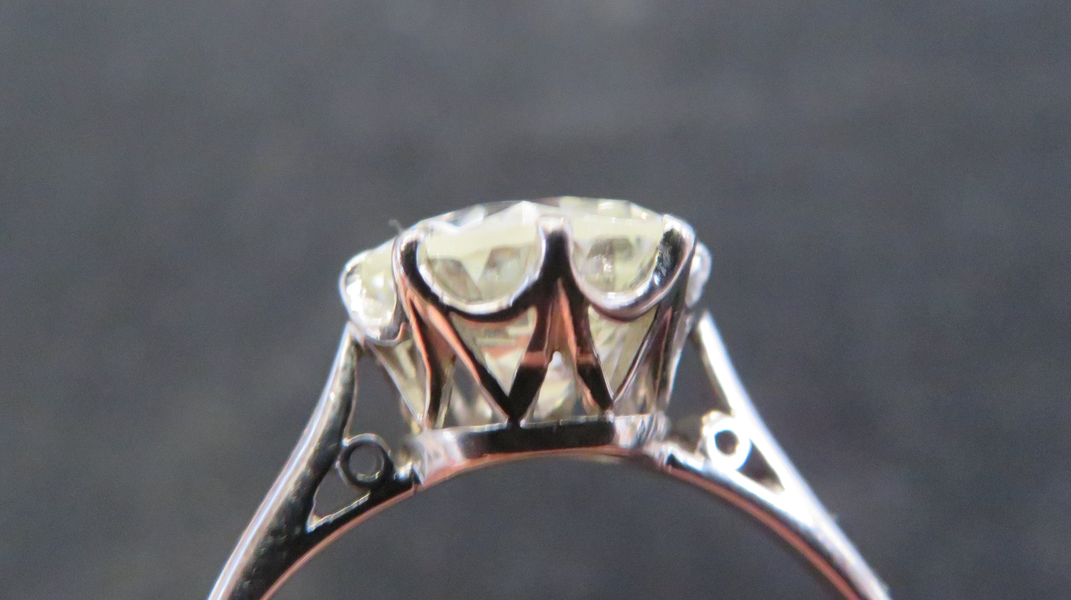 2.39 carat diamond ring Shape - Brilliant cut Weig - Image 6 of 10