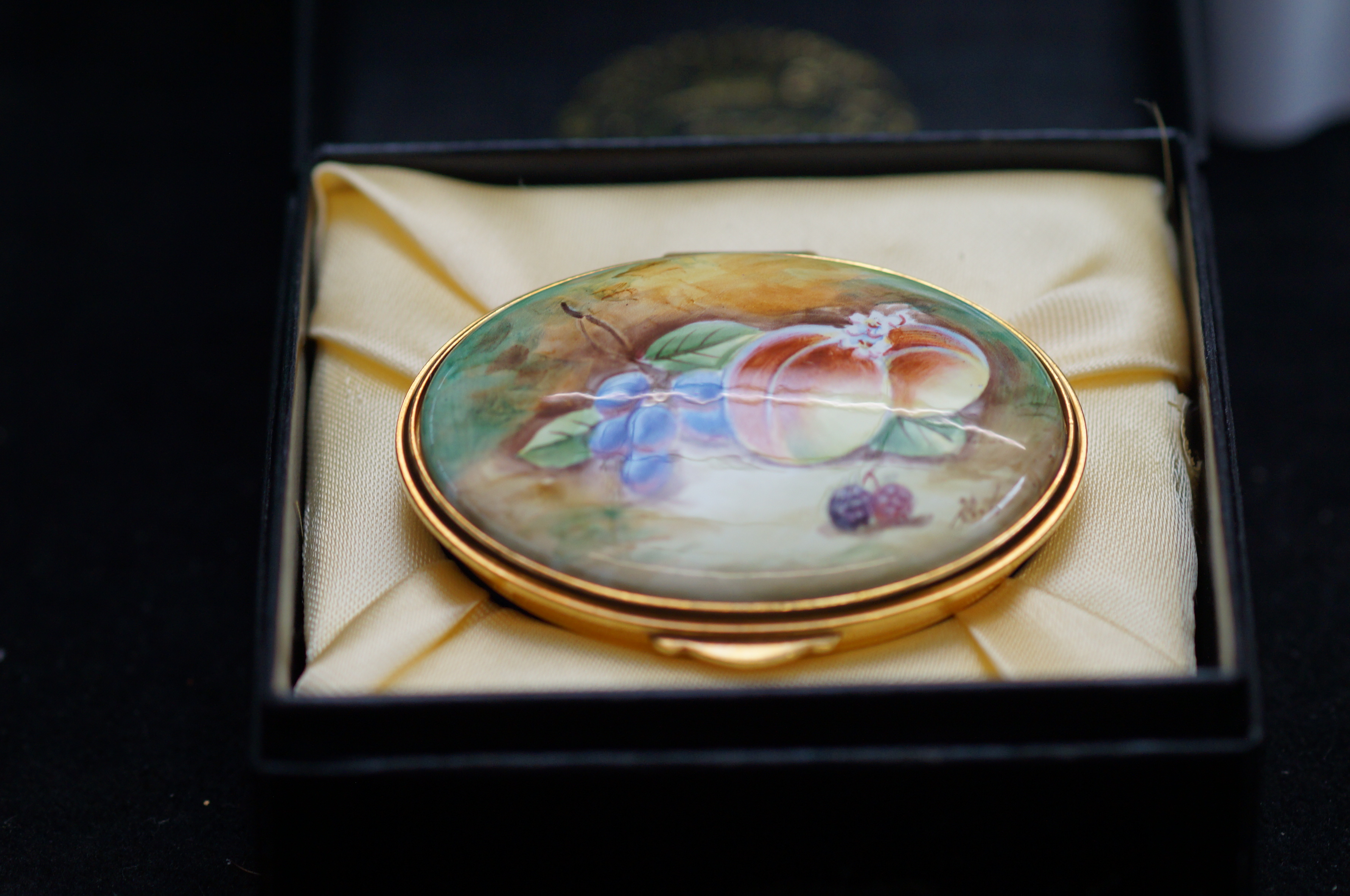 Boxed Kingly enamels Worcestershire England hand p