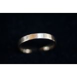 9ct gold wedding band size O. 2,7 grams