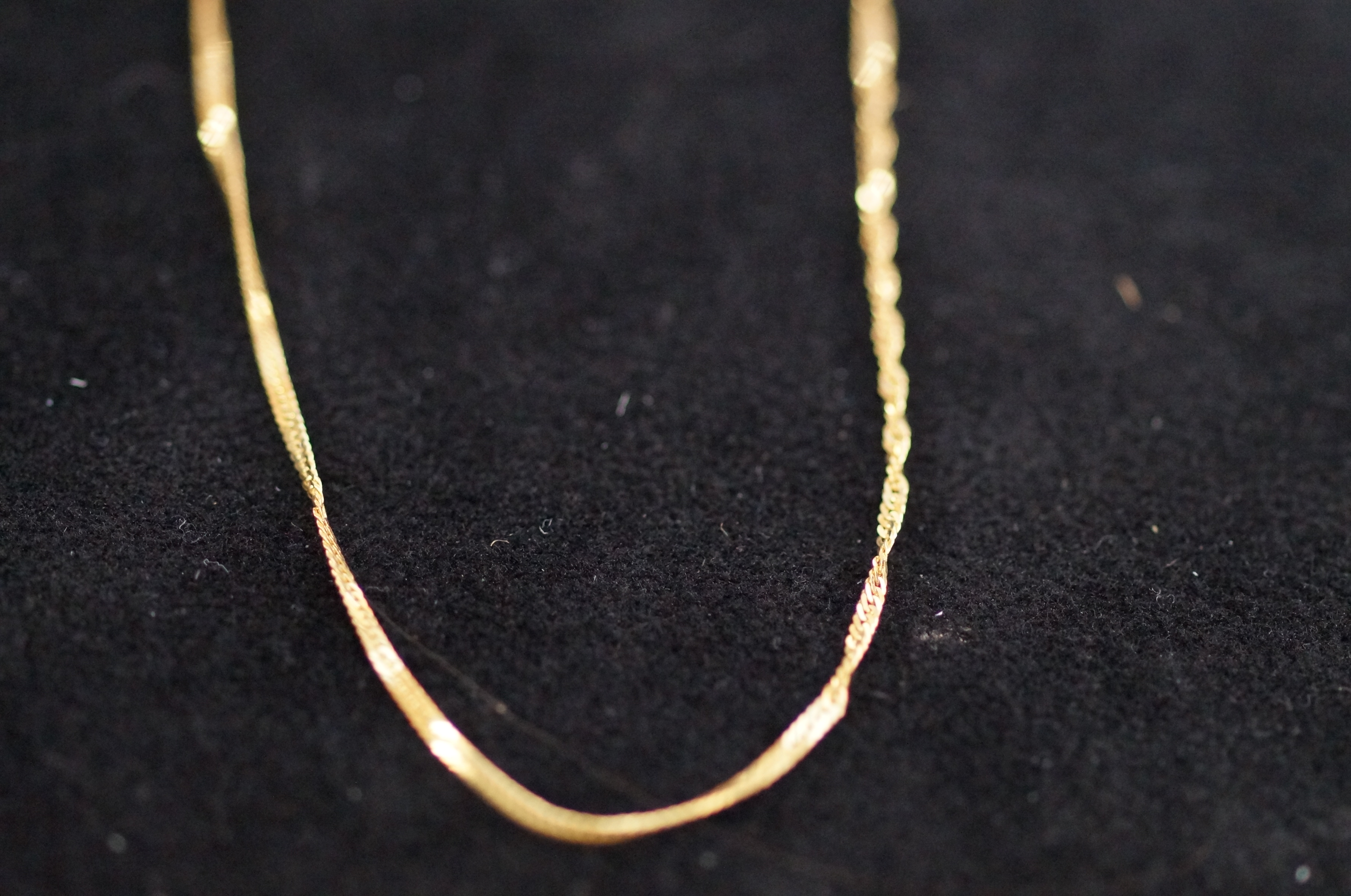 9ct gold necklace 46cm