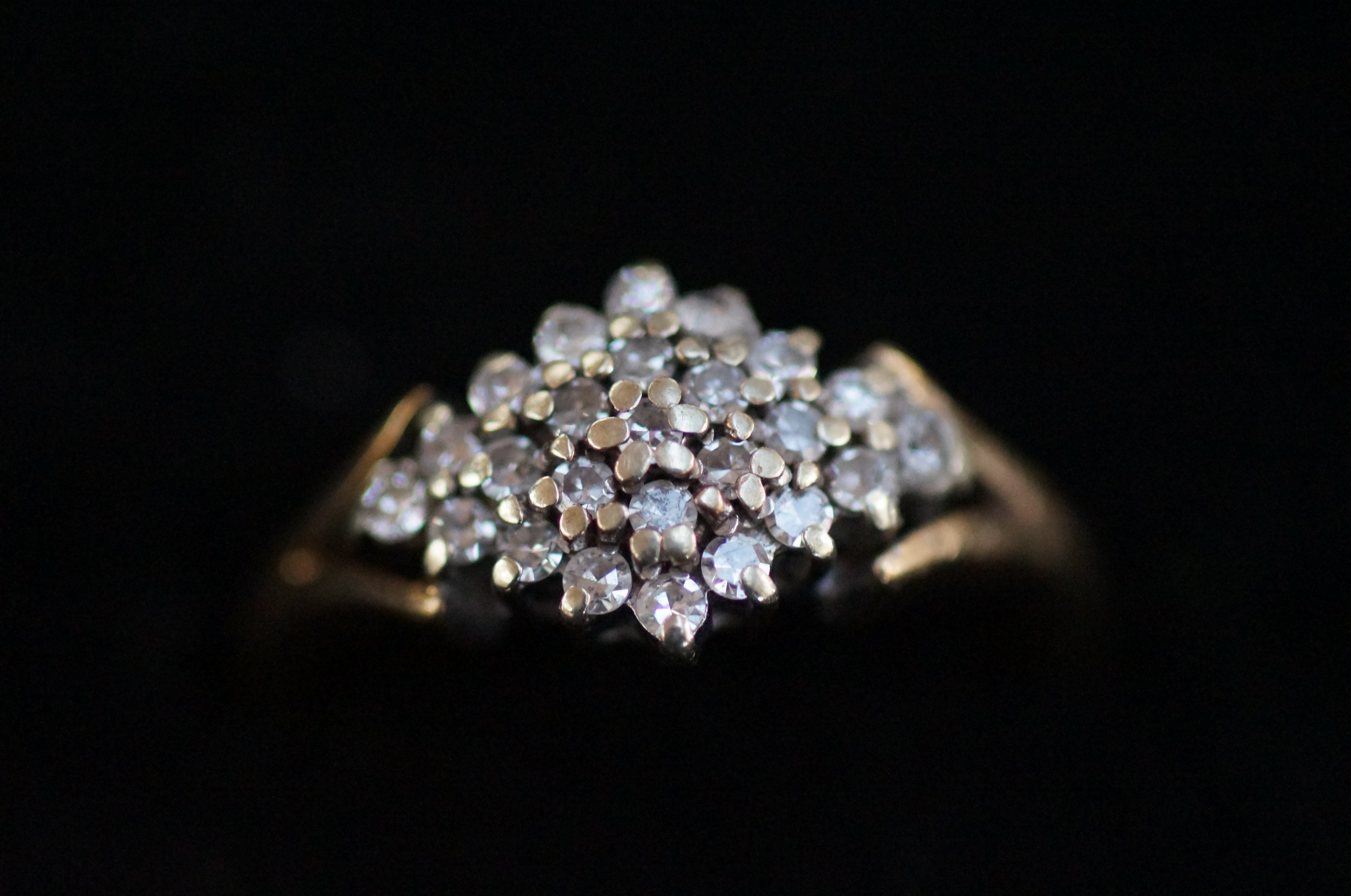 9ct gold ring set with diamond cluster Size K