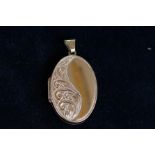 9ct Gold oval locket Weight 5.2g