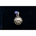 9ct gold pierced ball