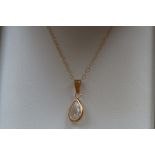 9ct gold solitaire pearl drop