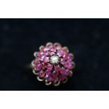 14ct Gold garnet cluster ring Weight 3.2g