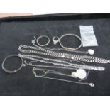 Good assortment of silver jewellery