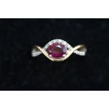 9ct dual colour set with central garnet & diamonds