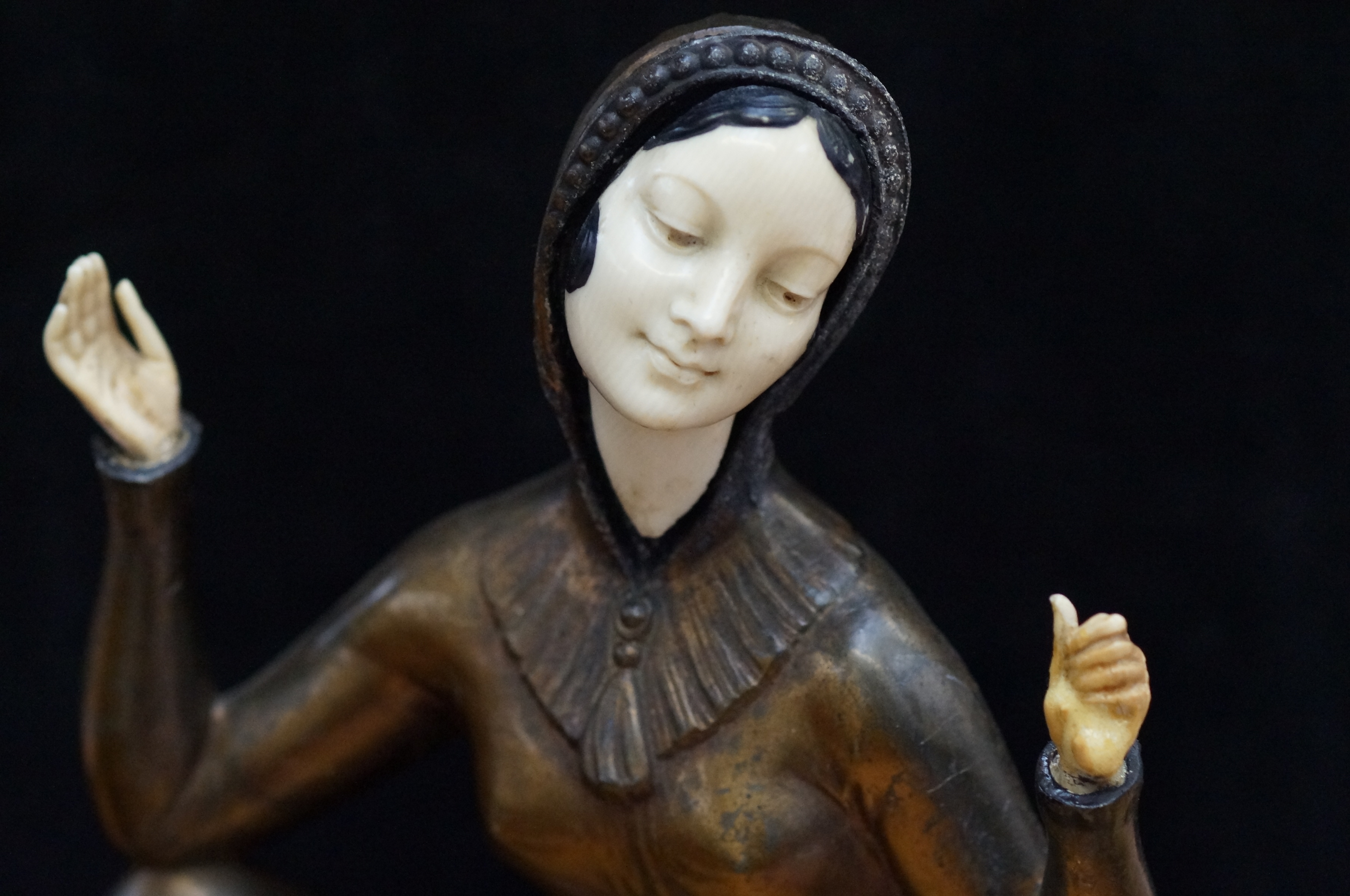 Enrique Mollins Balleste Bronze Figural Group "Lady with Borzois" signed Mollins Length 59 cm - Image 6 of 10