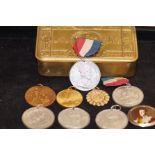 1914 Christmas box plus 9 assorted medals