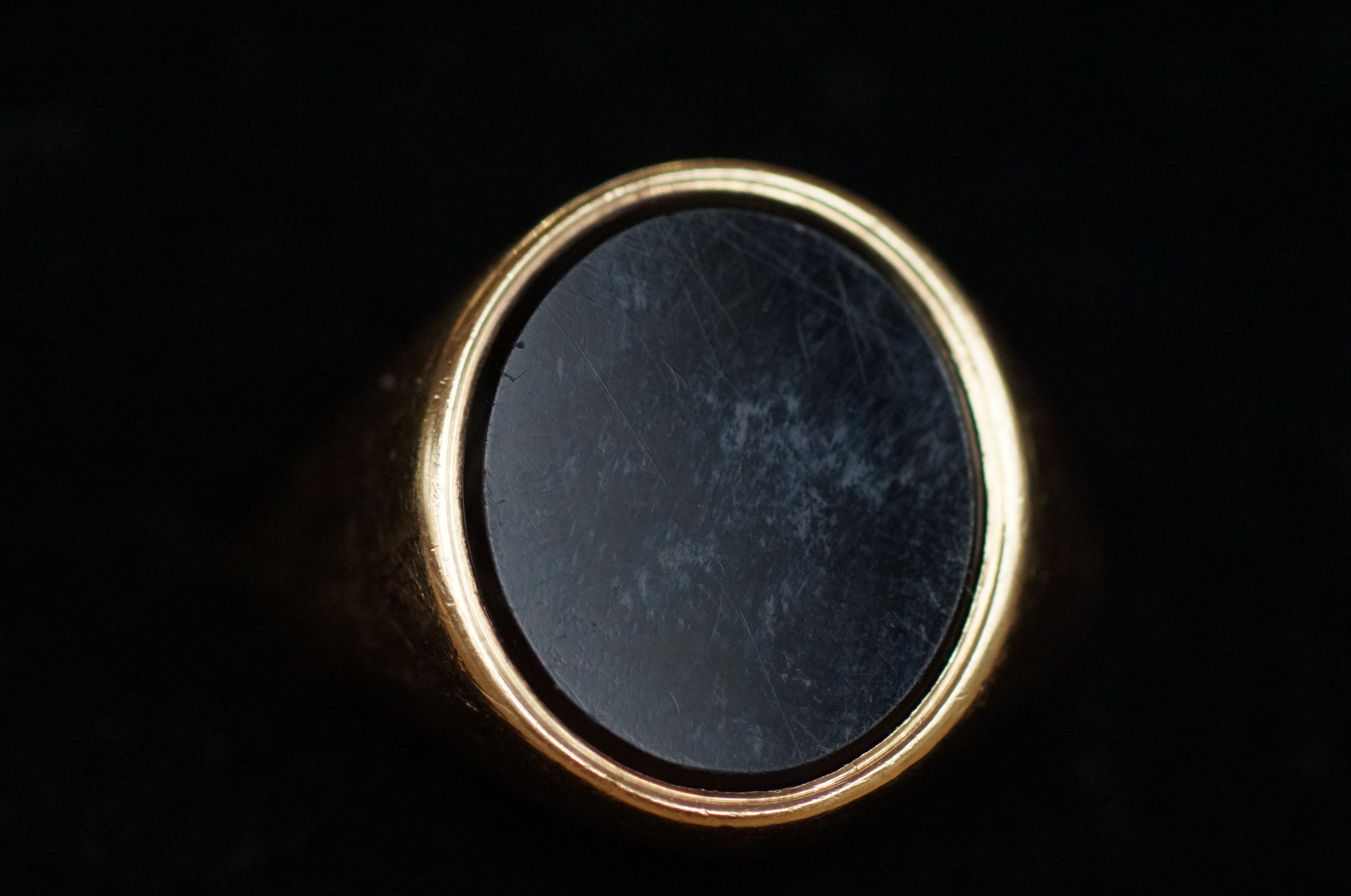 9ct Gold signet ring black stone Size V