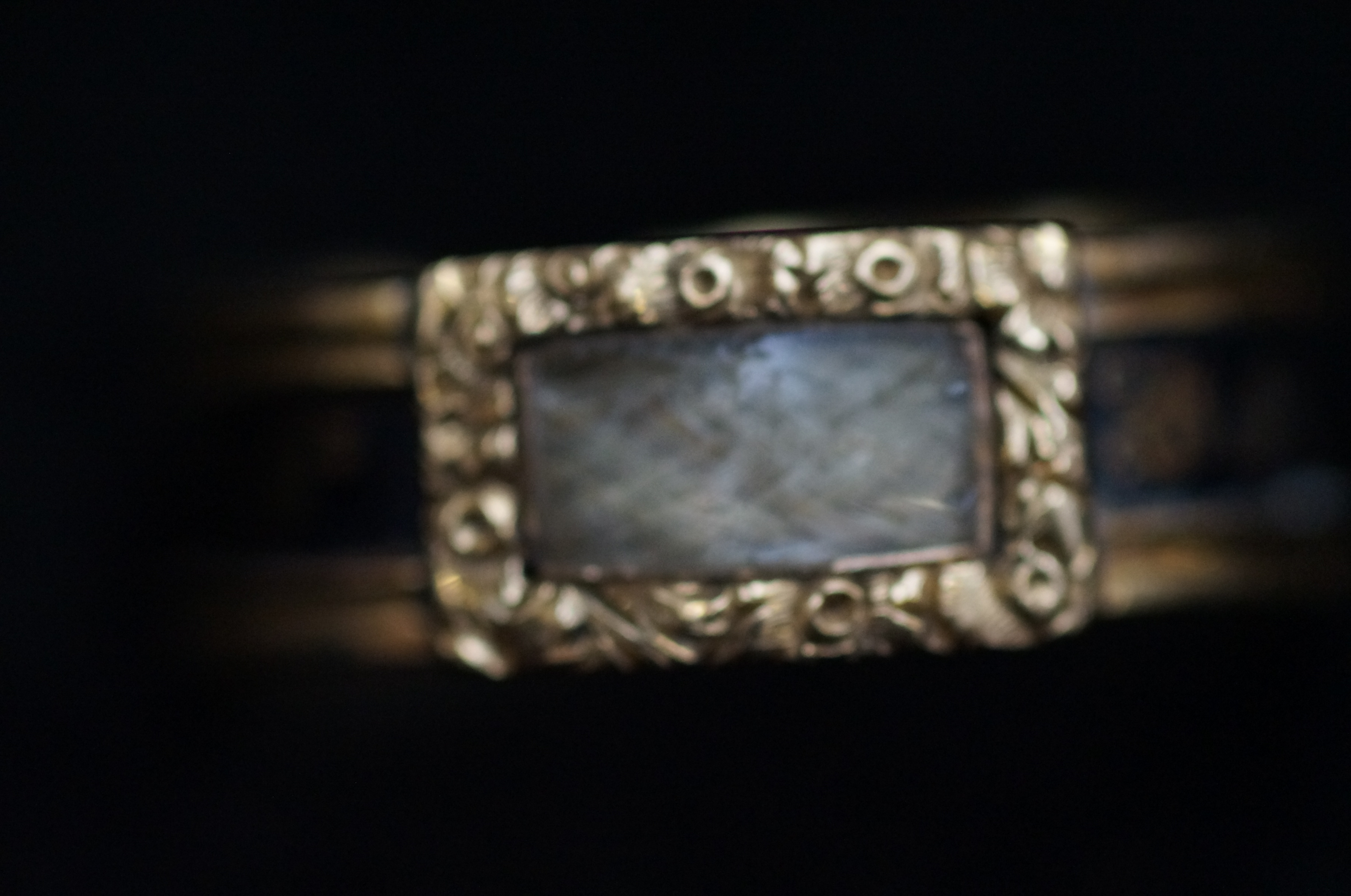 18ct Gold mourning ring 1880 Weight 4.6g Size S