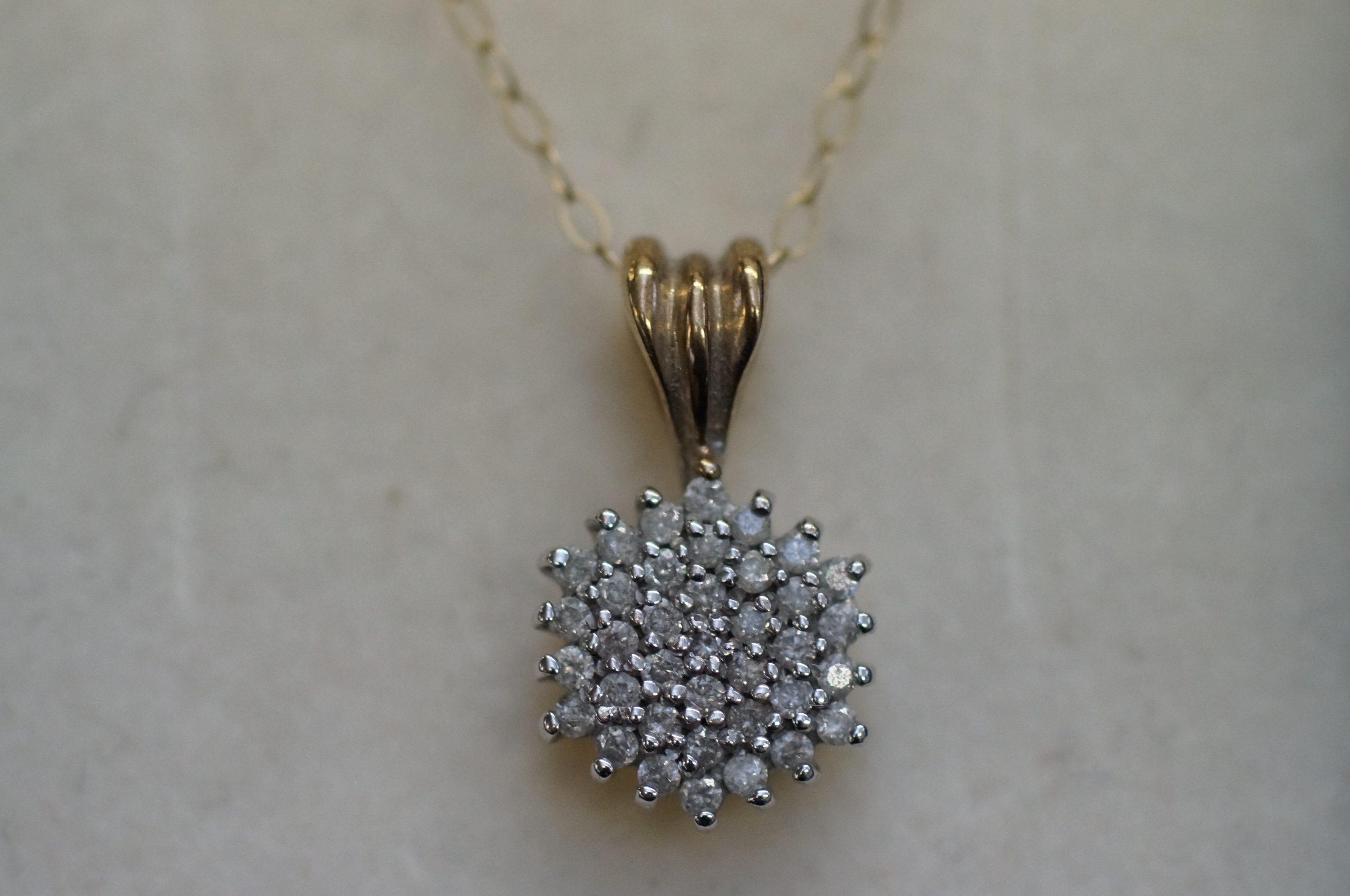 9ct Gold cluster necklace