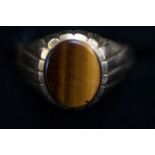 9ct Gold ring set with tigers eye Size T Weight 4.
