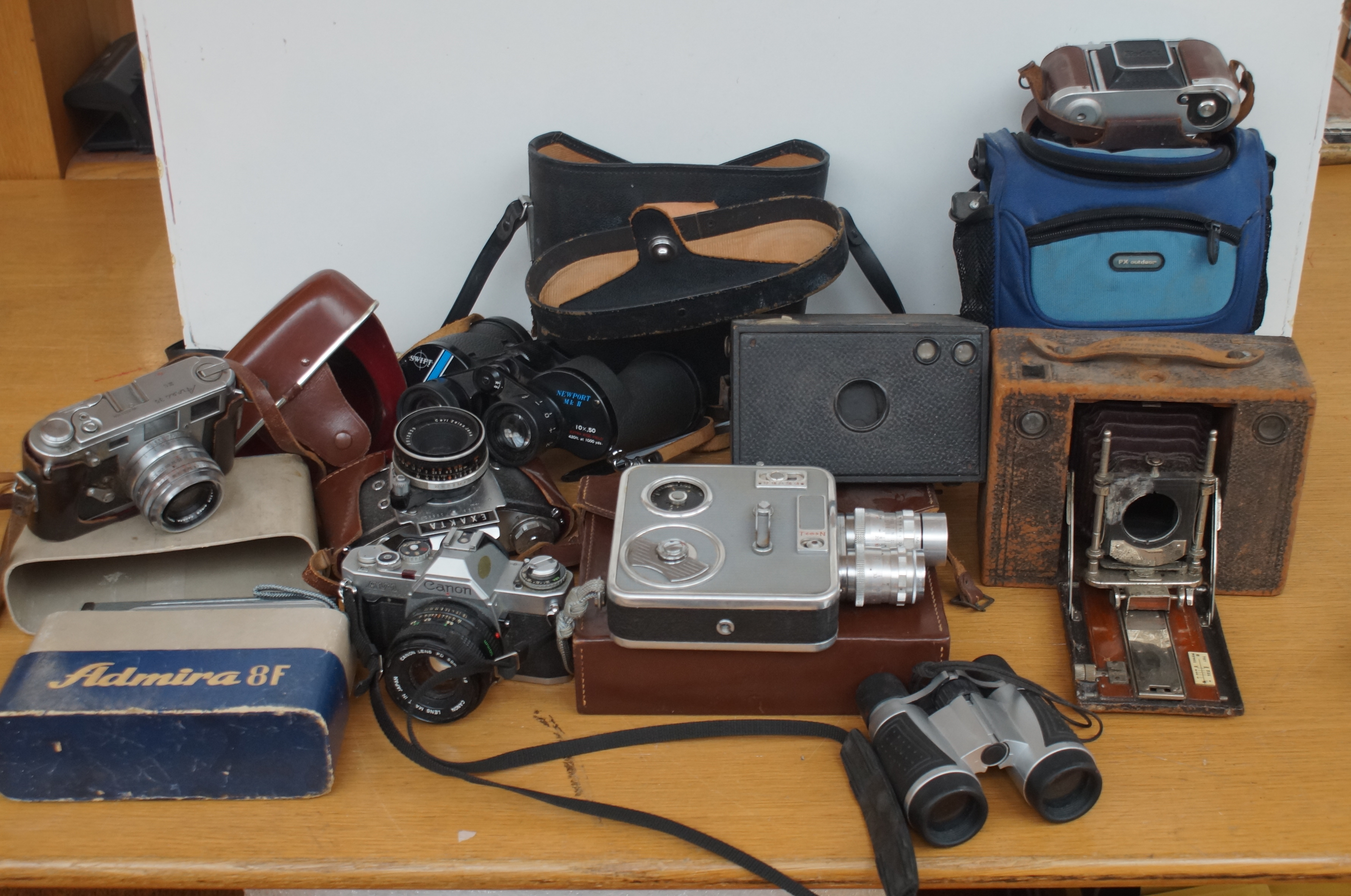 Large collection of vintage cameras & equipment