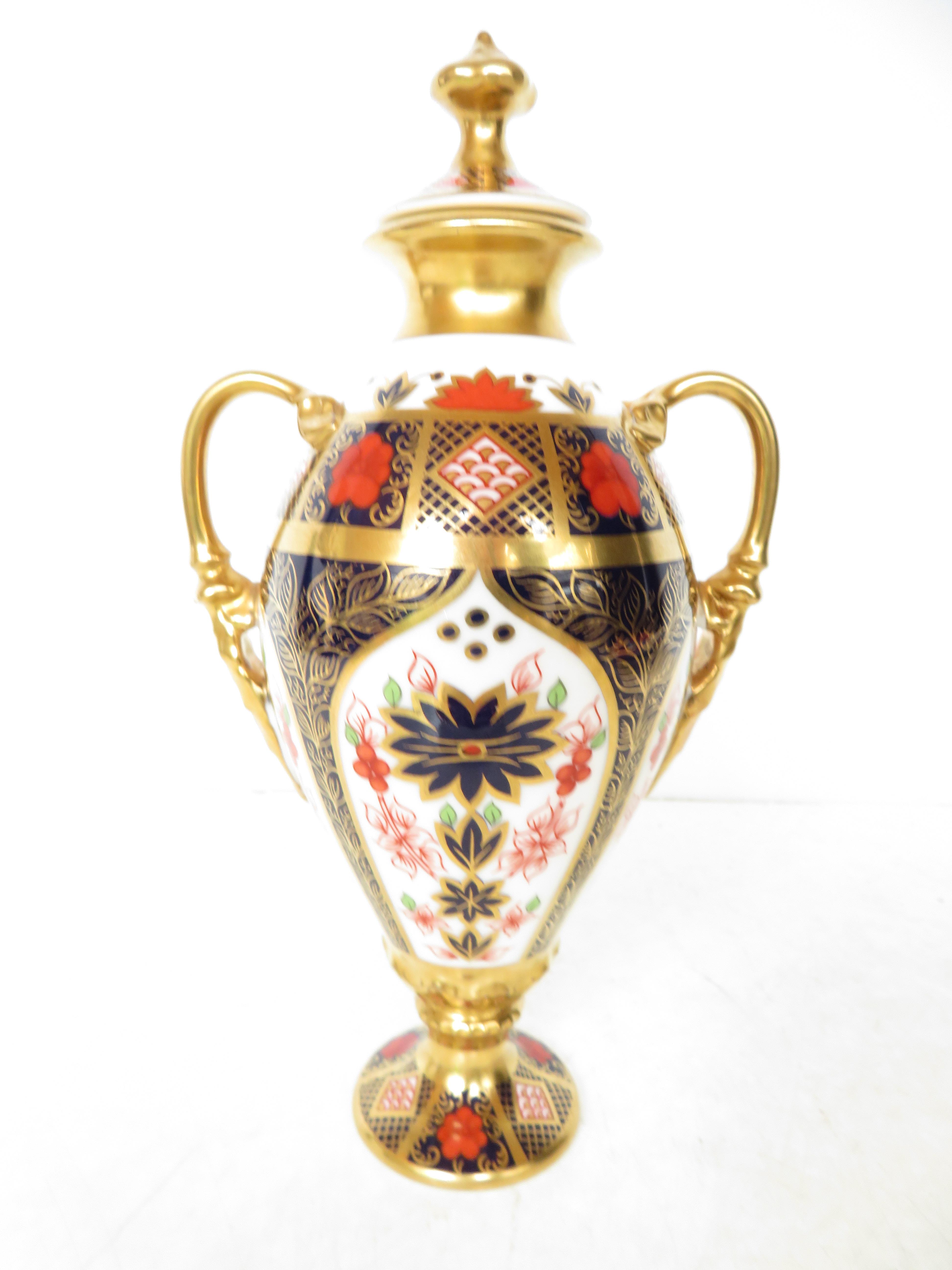 Royal crown derby Imari 1128 tissington vase/urn 1