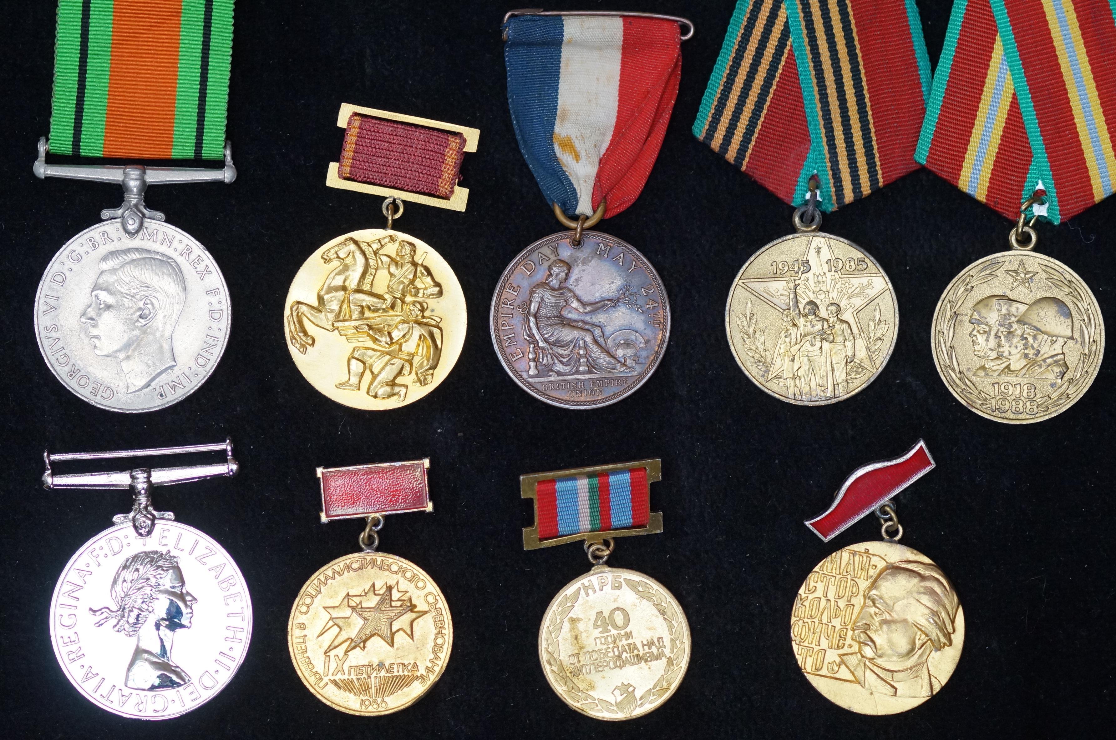 Box of 9 medals