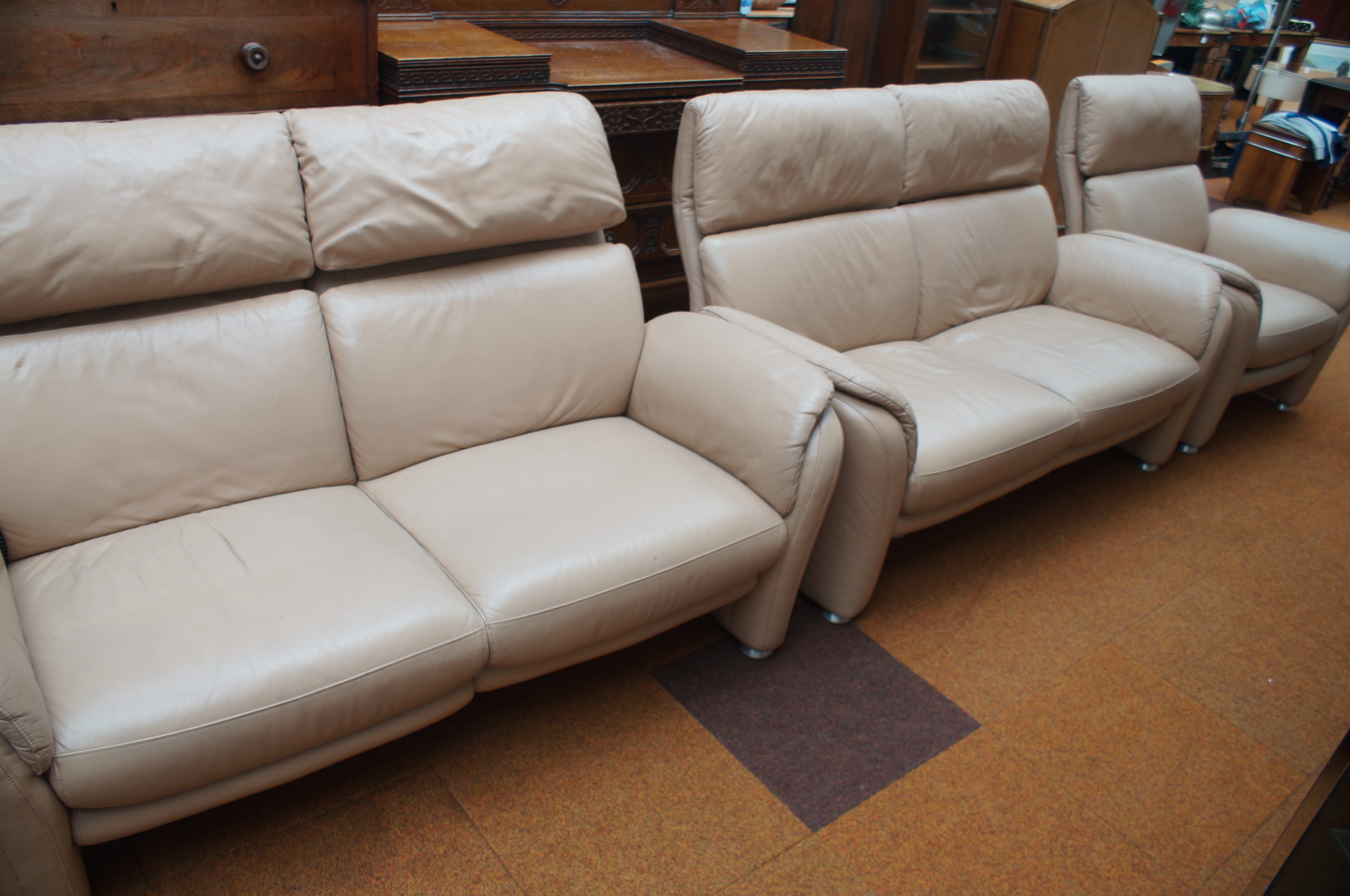 Very good quality designer 3 piece suite 2x 2 seat