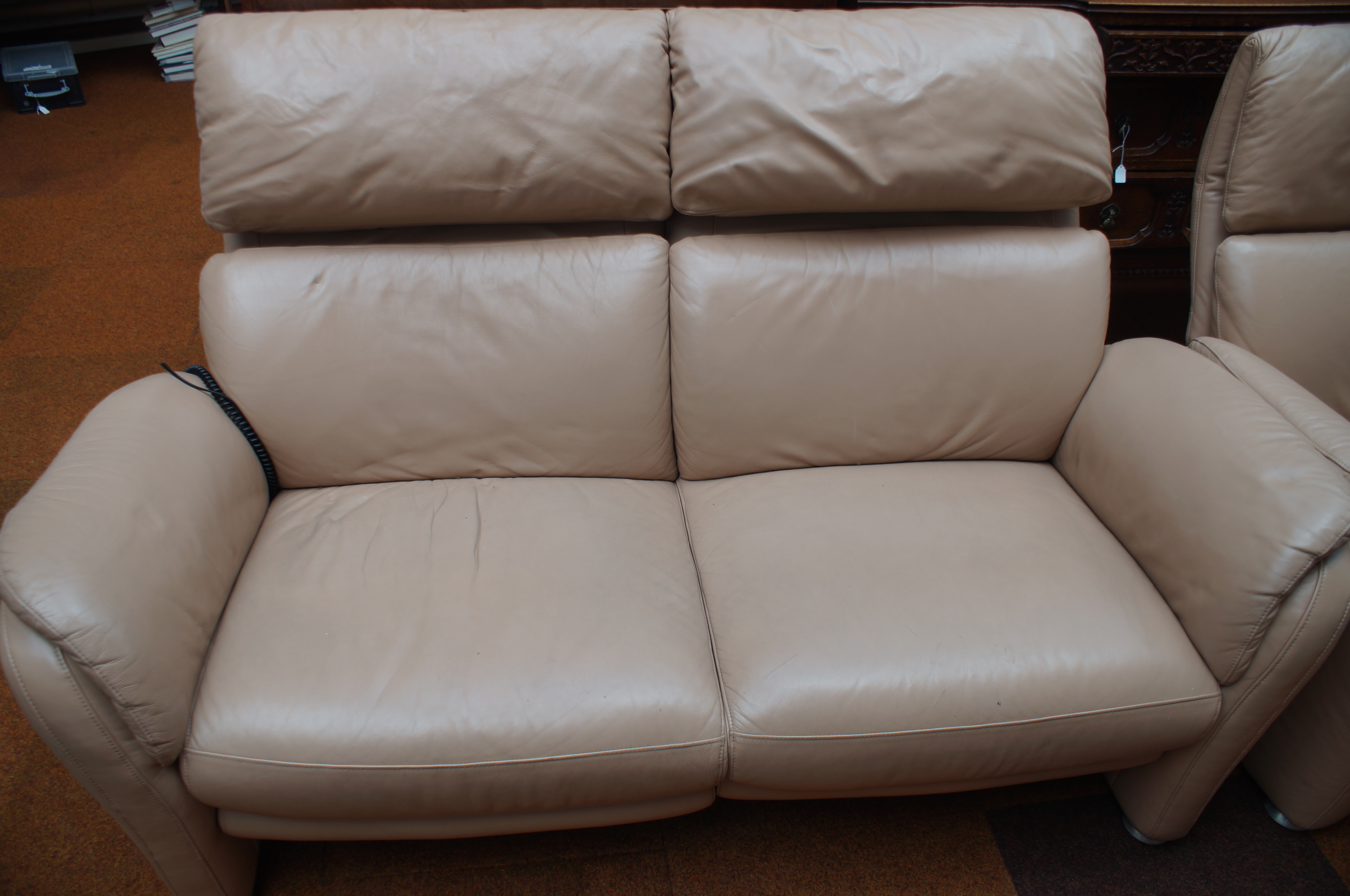 Very good quality designer 3 piece suite 2x 2 seat - Image 2 of 7