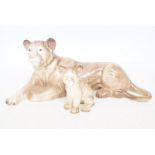 Melbourne ware lioness & cub