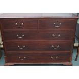 Georgian chest of drawers with motif & stringi