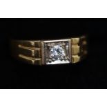 Gents 18ct Gold solitaire diamond ring Weight 7.8g