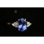 18ct White gold ring set with large blue tanzanite