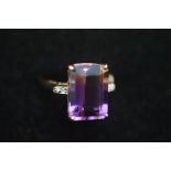 9ct Yellow gold ring set with large amethyst & dia