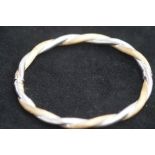 9ct Dual colour bangle Total weight 6.9g