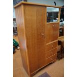 Gentleman's compactum