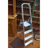 Aluminium step ladders