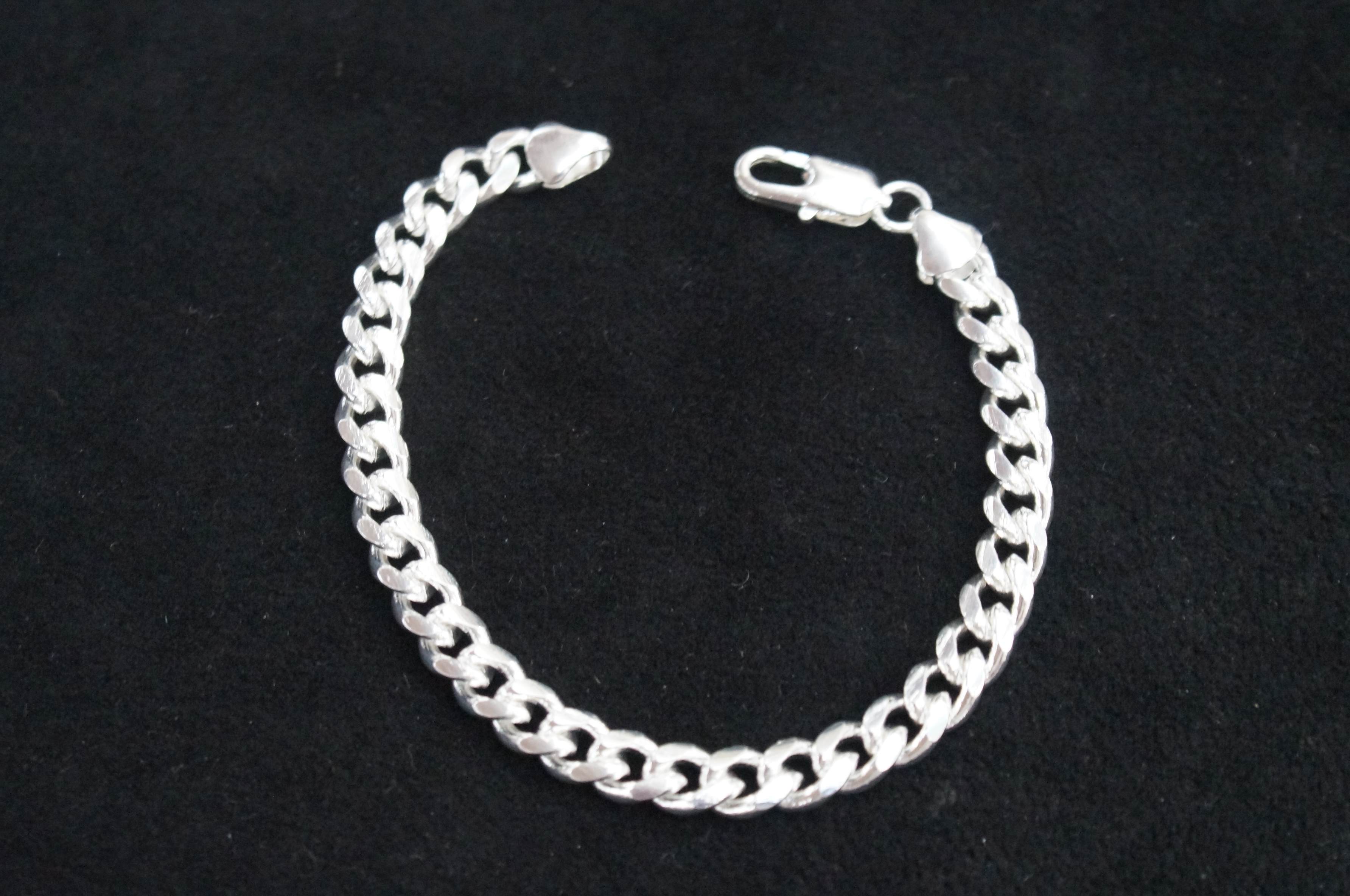 Silver curb bracelet