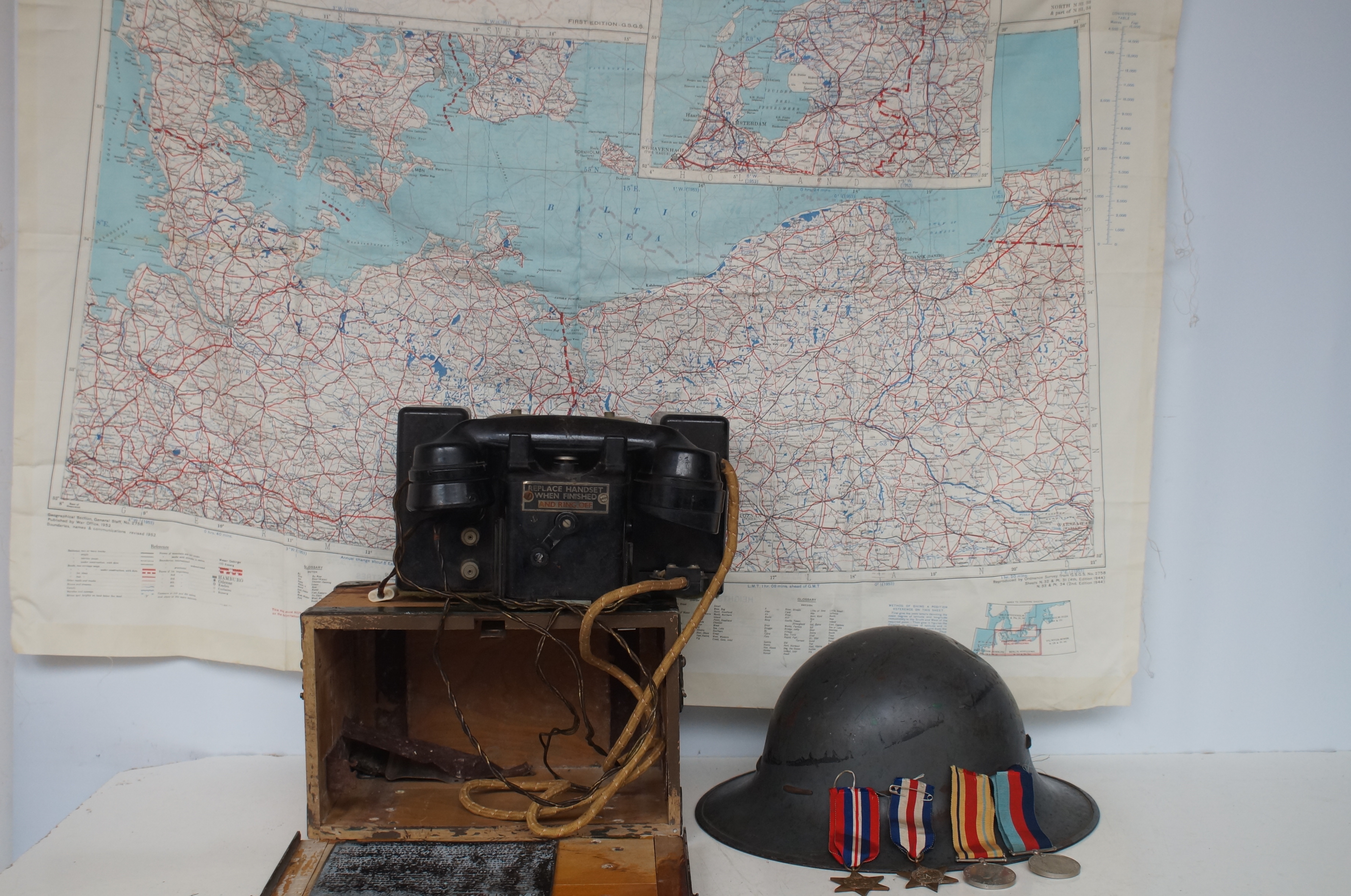 Military field telephone, telephone set F. MK2 in - Image 2 of 2