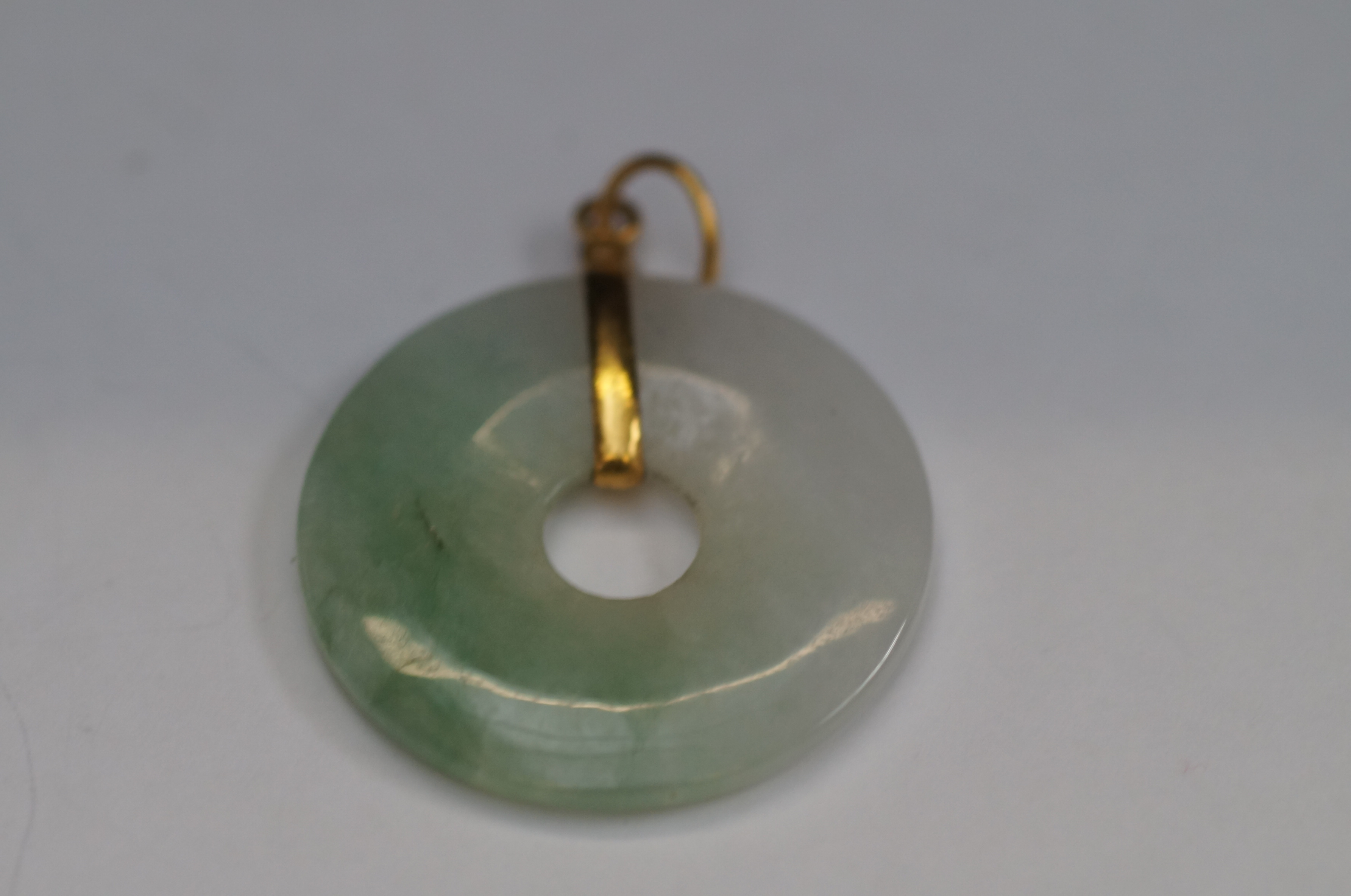 Jade pendant & yellow metal mount