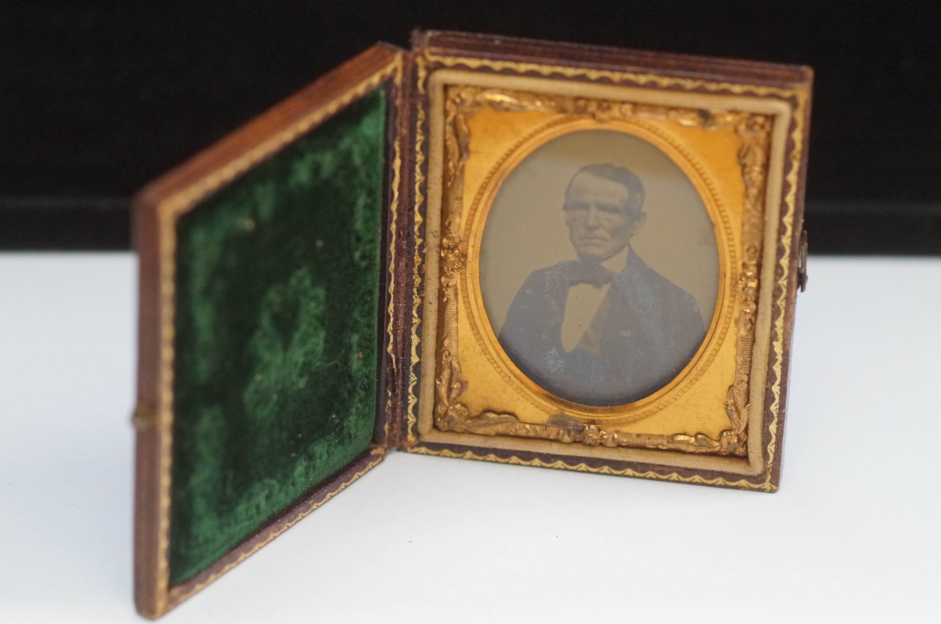 Victorian cased portrait of a Elderly gentleman