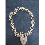 9ct Gold heart bracelet Weight 11.9 g