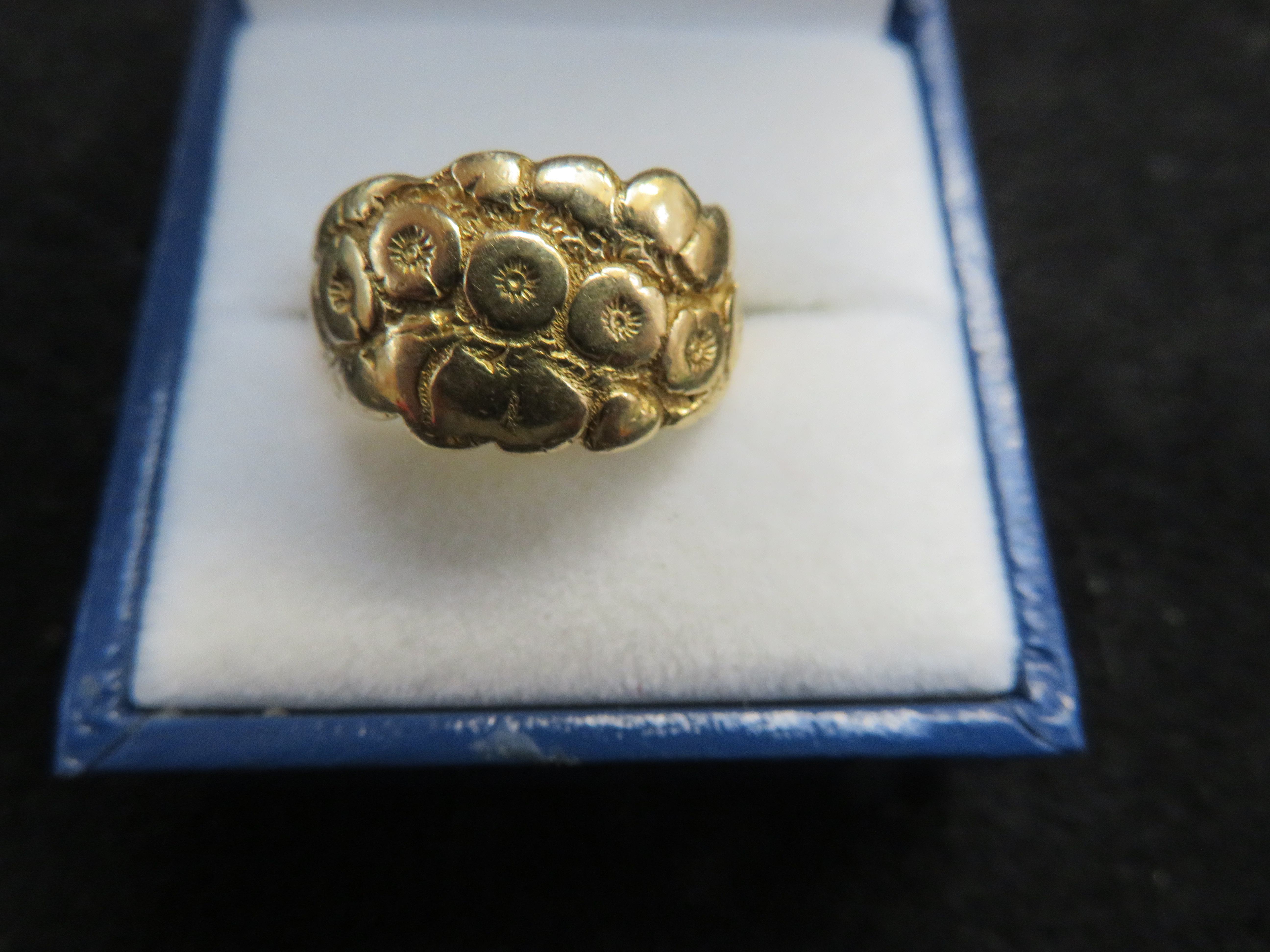 18ct Gold ring, Chester hallmark Size R Weight 5.4