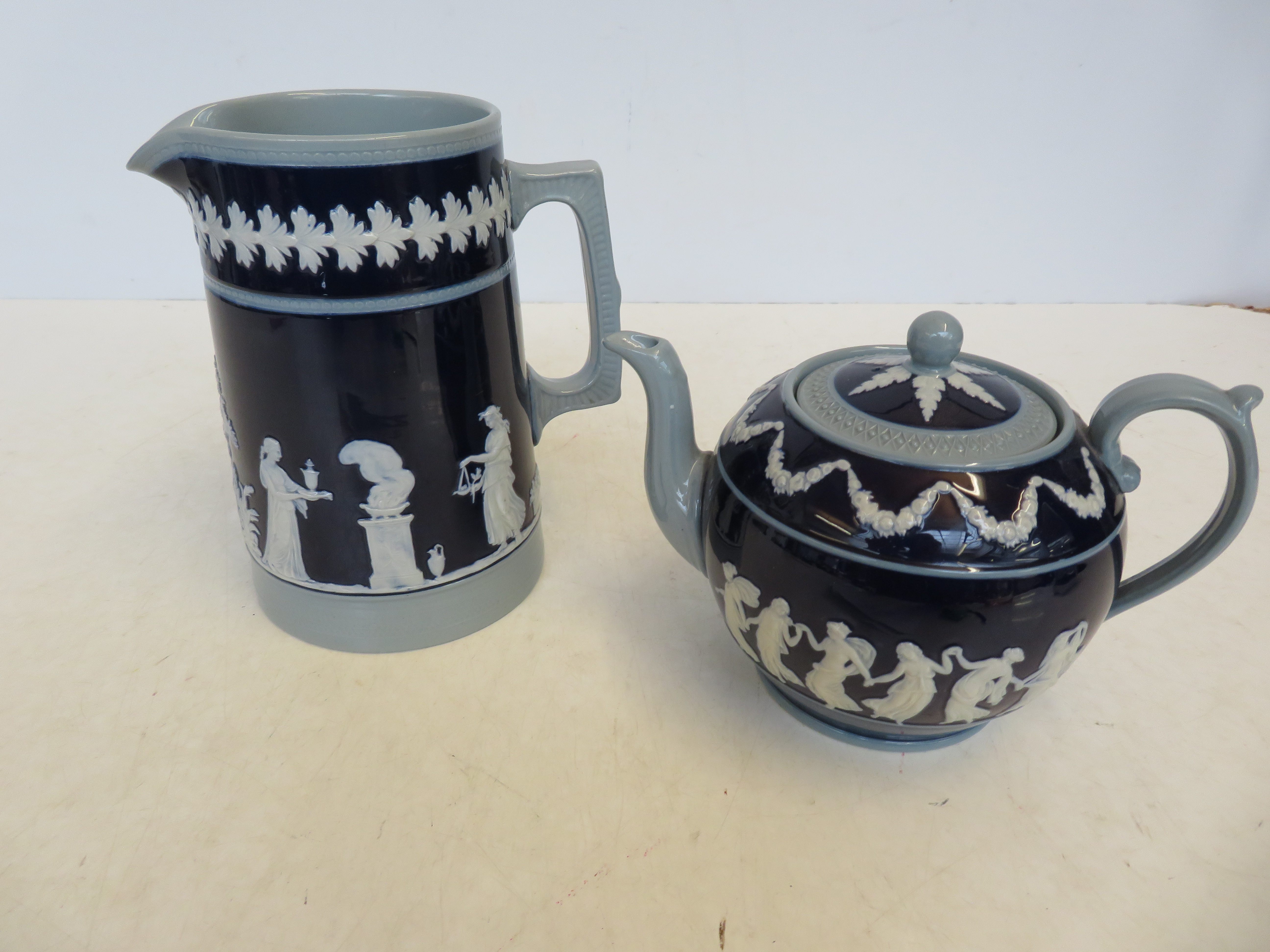 Copeland spode teapot & jug. Height of jug 17 cm
