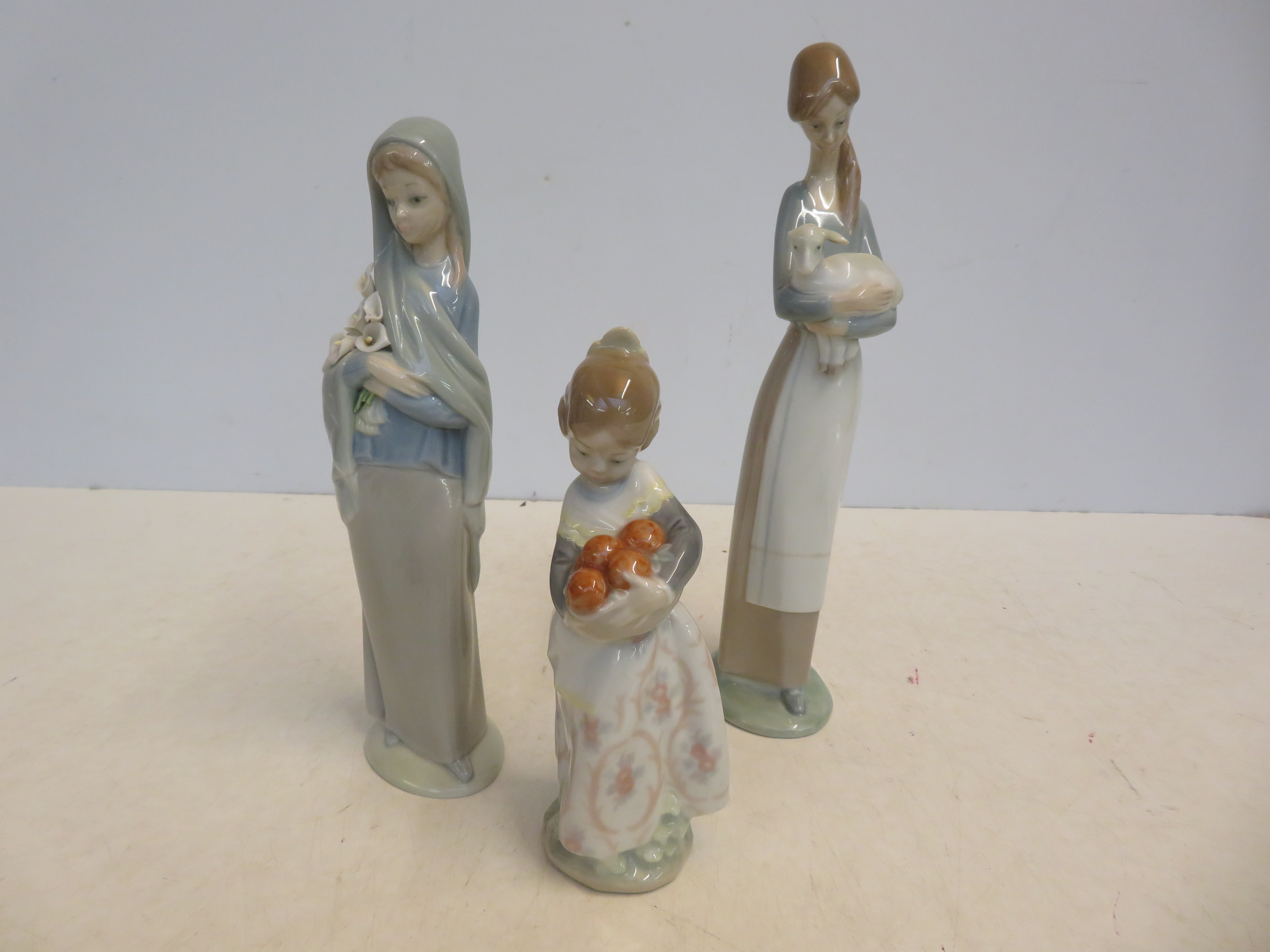 3 Lladro figurines Tallest 26 cm (A/F to tallest)