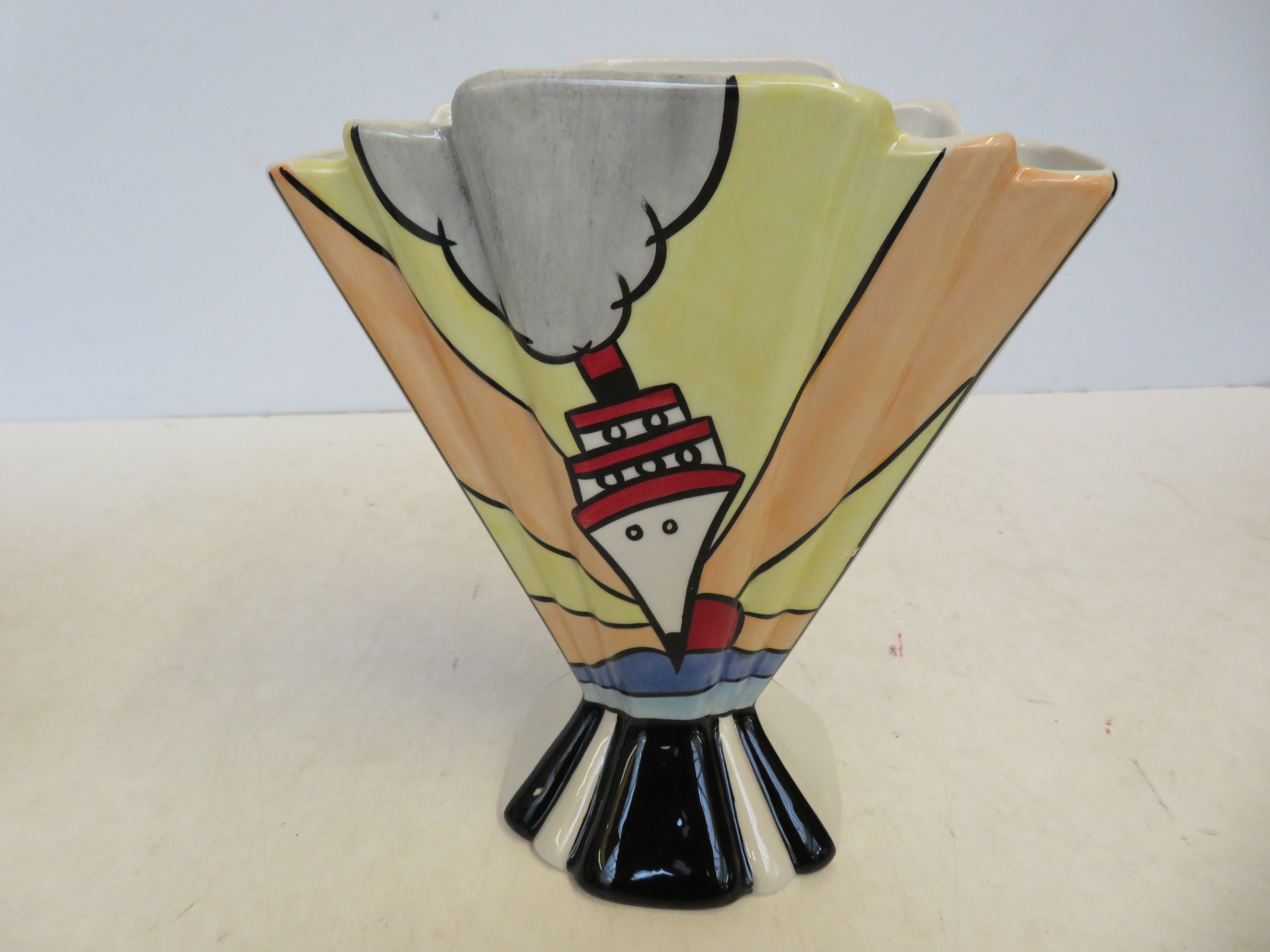 Lorna Bailey cruise fan vase Height 21 cm