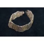 9ct Gold gate bracelet Weight 19.2 g Clasp A/F