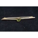 9ct Gold pin brooch with central peridot