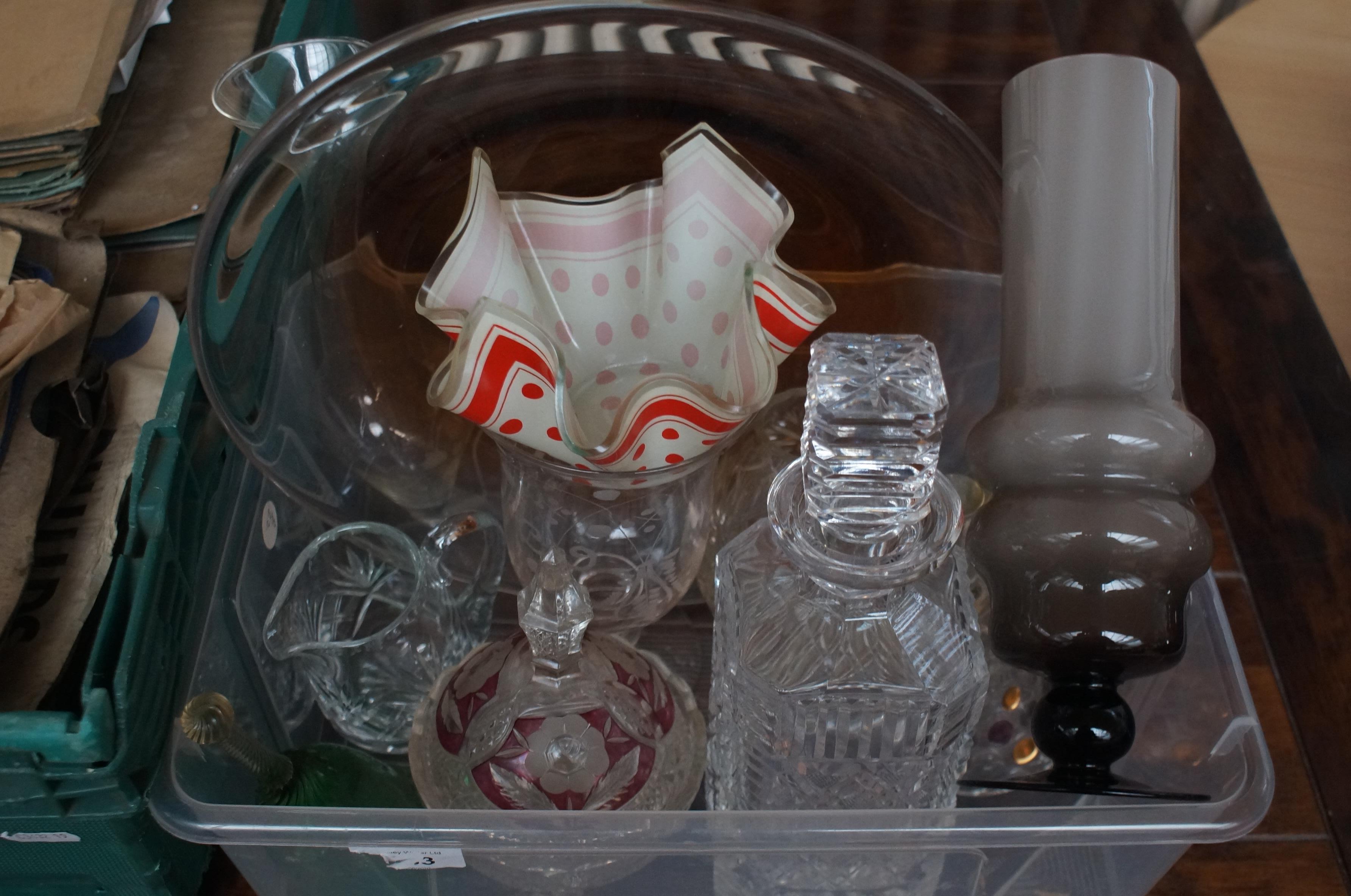 Box of glass ware to include a retro handkerchief