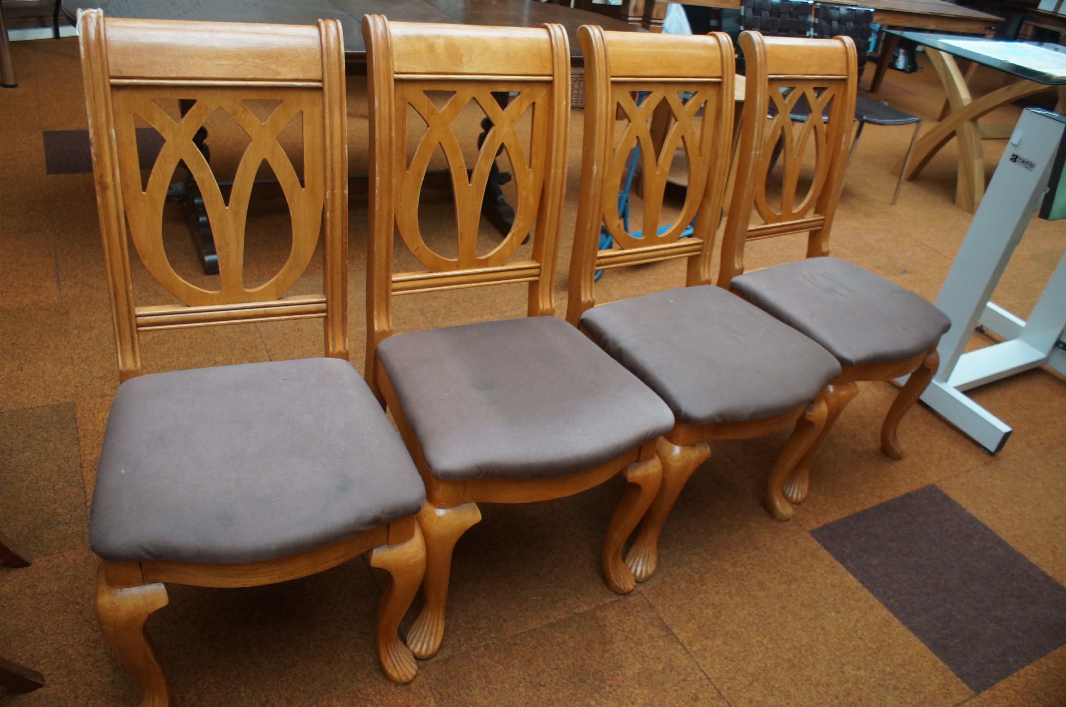 Set of 4 dining chairs