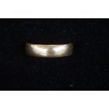 18ct Gold wedding band Size T Weight 5.1 g